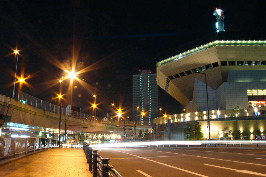 大阪 難波：湊町リバープレイスの夜景その1