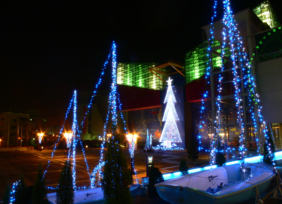大阪 天保山ハーバービレッジ：ベイサイドクリスマスその６（海遊館前ヨットハーバーのヨットイルミネーション1）