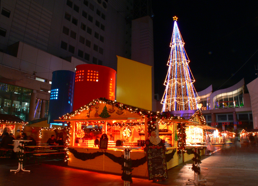 梅田スカイビル：ドイツクリスマスマーケット2005その4、お店とクリスマスツリー