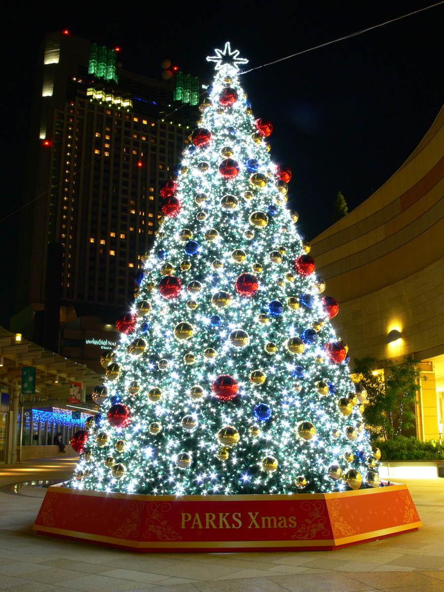 大阪 難波：なんばパークスの白のクリスマスツリー2