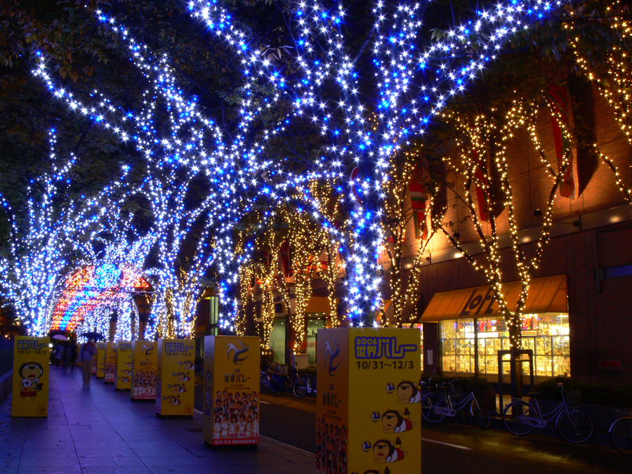 大阪 梅田茶屋町：MBS毎日放送前のクリスマスイルミネーション1