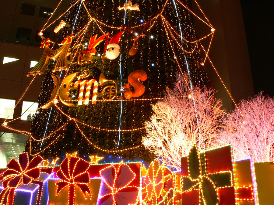 大阪 梅田：梅田スカイビルのドイツクリスマスマーケット2006のクリスマスツリー